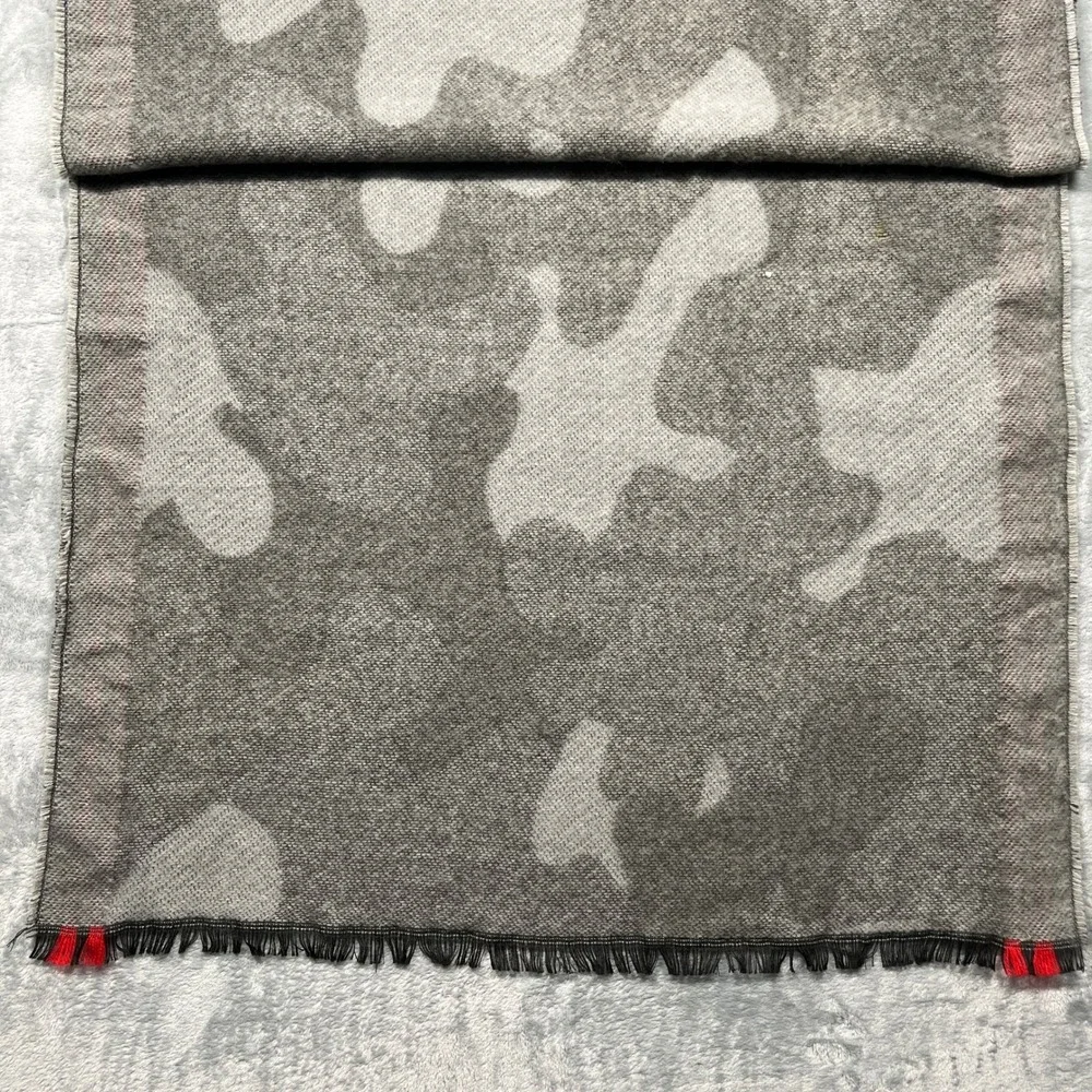Studio‎ Scarf Grey Camo Red Stripe Fringed Knit Rectangular Wrap